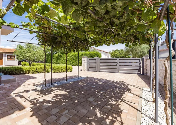 Roma Villa *